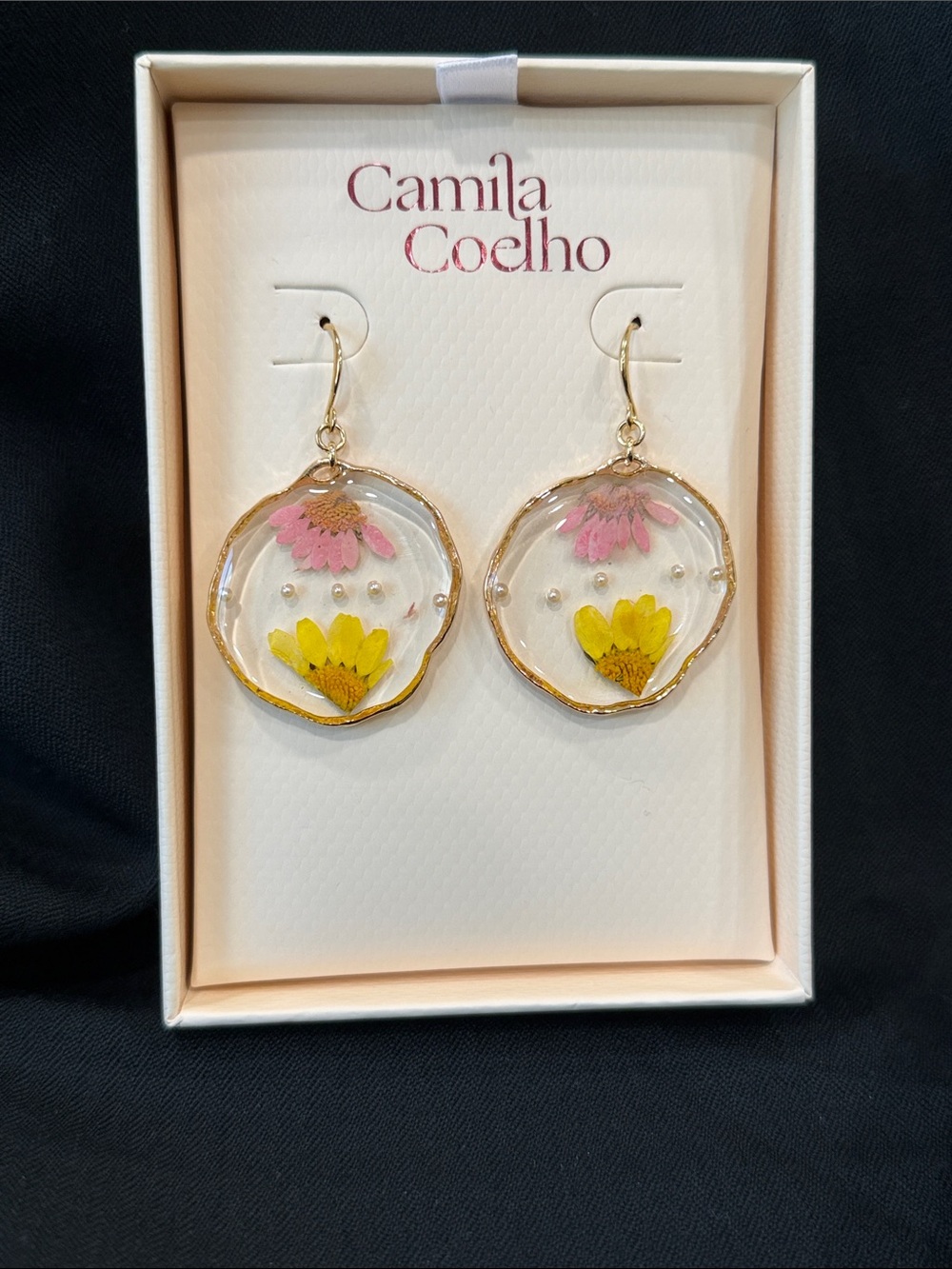 BNWT CAMILA COELHO GOLD TONE PRESSED FLOWER CLEAR RESIN FRENCH HOOK EARRINGS